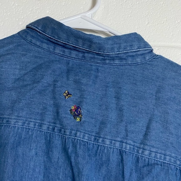 Northern Reflections Embroidered Denim Shirt Women’s Size L - Picture 2 of 5